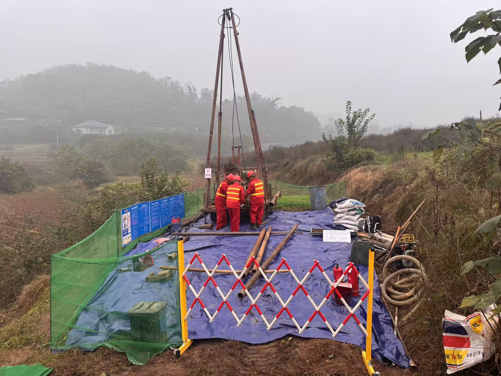 图8 陆地标准化钻探.jpg