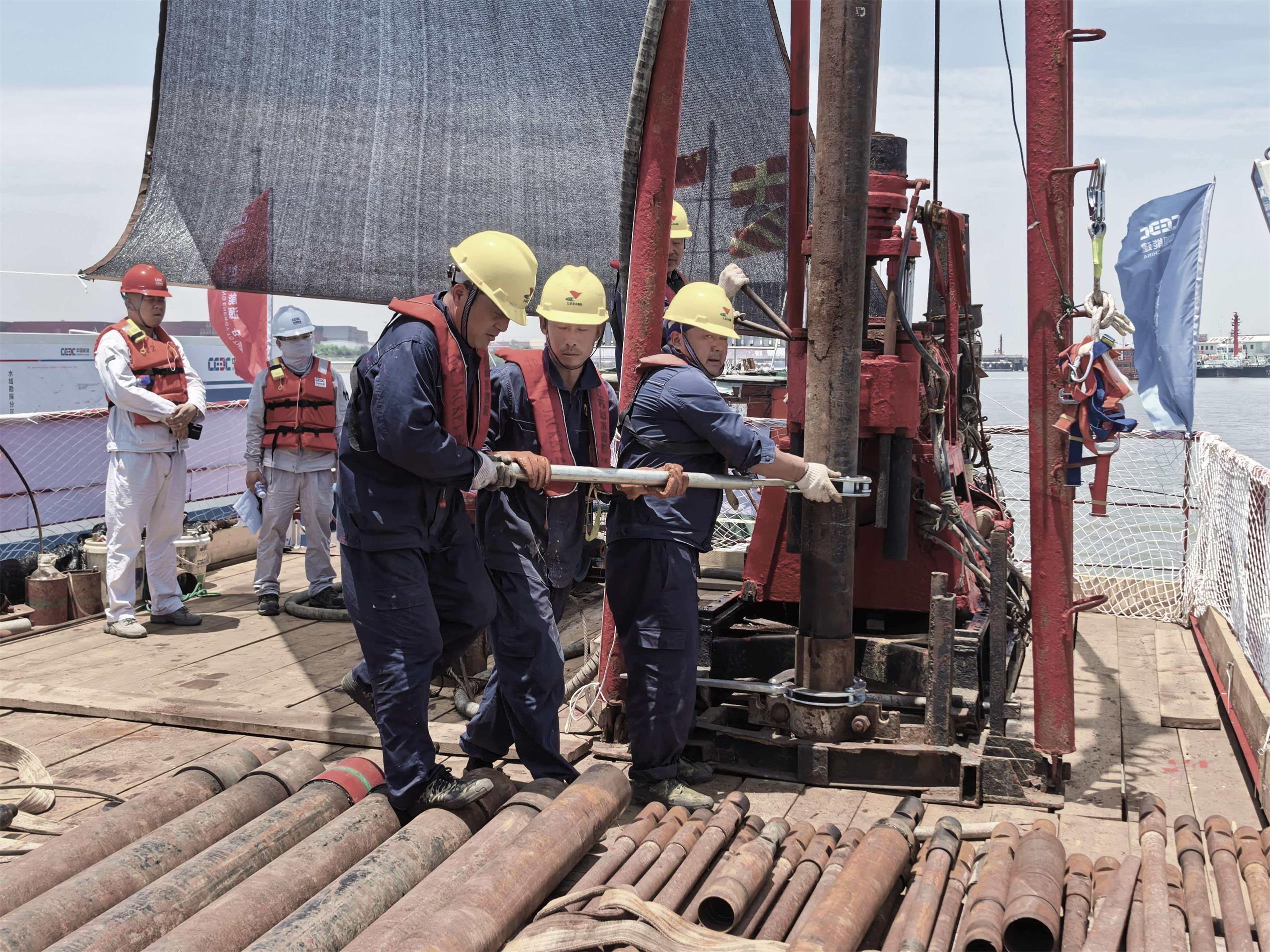 内蒙古库布齐沙漠基地送电上海受端配套过江工程江苏段水域勘察(蒙电入沪水上勘察).jpg